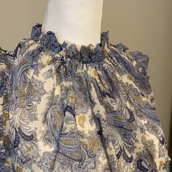 Elegant light sleeveless summer top, never wore. - Picture 2 of 3